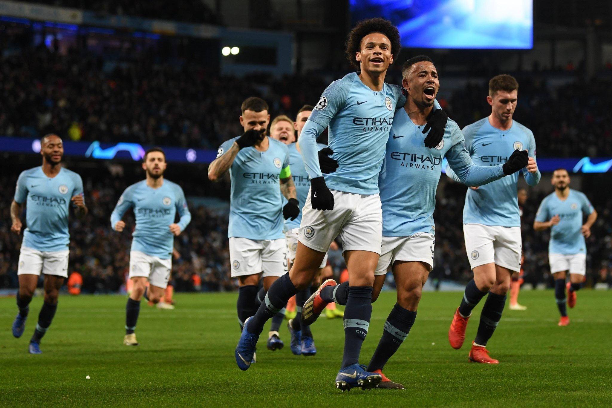 官方：前西汉姆联后卫克雷斯维尔加盟英冠斯托克城.